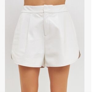 GREY LAB SHINY FAUX LEATHER SHORTS WHITE sz XS